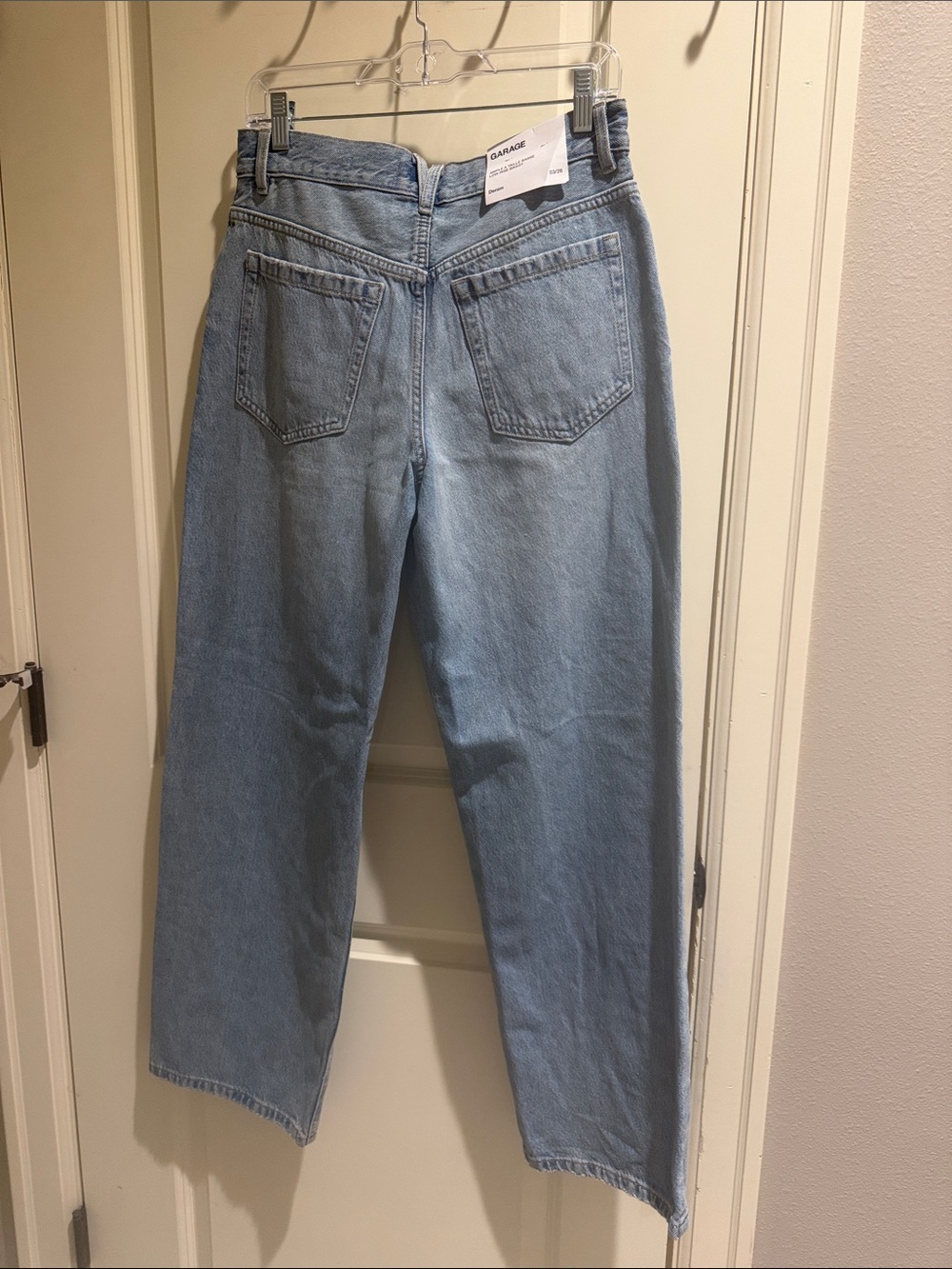 NWT (26) Garage Light Wash Straight-Leg Jeans